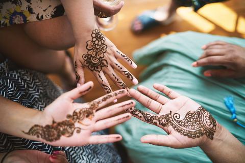 Hands of Art: Henna with Eakta