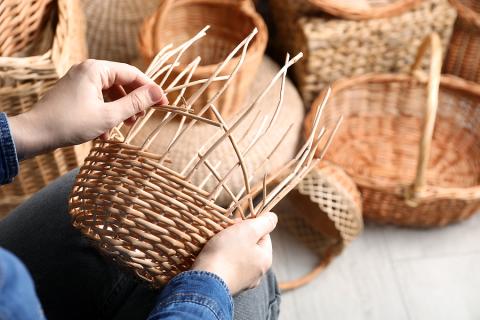 WEAVE A NAPKIN BASKET